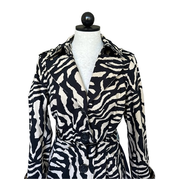 Dennis Basso Zebra Print Trench Coat Jacket Button Front Buckle Belt Size Medium - Picture 11 of 13